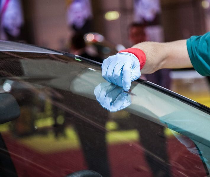 Windshield chip repair technician in Amarillo, TX